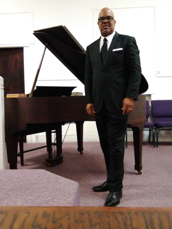 Senior Pastor Craig Holloway Image